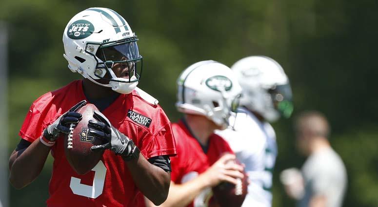 Teddy Bridgewater (5) drops back to pass during Jets minicamp on June 12, 2018 in Florham Park, N.J. Teddy Bridgewater (5) drops back to pass during Jets minicamp on June 12, 2018 in Florham Park, N.J.