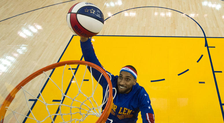 Julian McClurkin (Zeus) of the Harlem Globetrotters Julian McClurkin (Zeus) of the Harlem Globetrotters