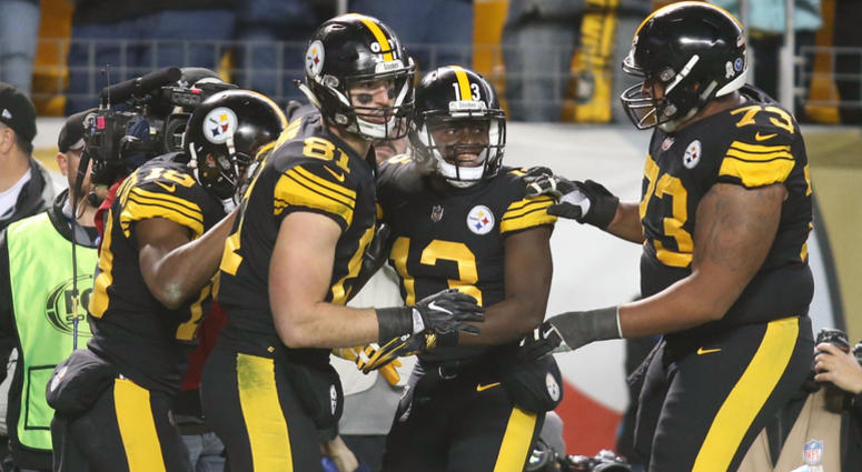 Nov 8, 2018; Pittsburgh, PA, USA; Tight end Jesse James celebrates his touchdown with wide receiver JuJu Smith-Schuster and wide receiver James Washington and offensive guard Ramon Foster against the Carolina Panthers. Charles LeClaire-USA TODAY Sports Nov 8, 2018; Pittsburgh, PA, USA; Tight end Jesse James celebrates his touchdown with wide receiver JuJu Smith-Schuster and wide receiver James Washington and offensive guard Ramon Foster against the Carolina Panthers. Charles LeClaire-USA TODAY Sports