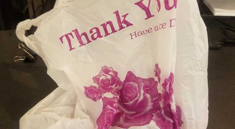 Mayor de Blasio has renewed an effort to ban plastic bags in New York City. Mayor de Blasio has renewed an effort to ban plastic bags in New York City.