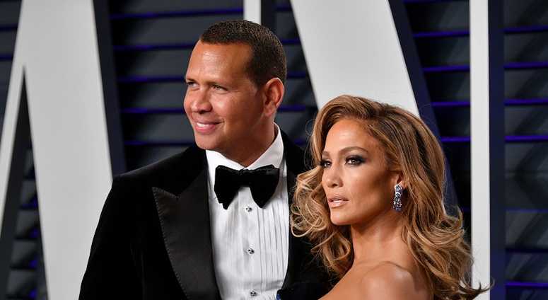 Alex Rodriguez (L) and Jennifer Lopez attend the 2019 Vanity Fair Oscar Party