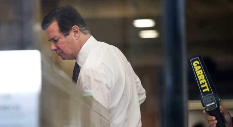 Paul Manafort goes through security as he arrives at federal court, Friday, June 15, 2018, in Washington. Paul Manafort