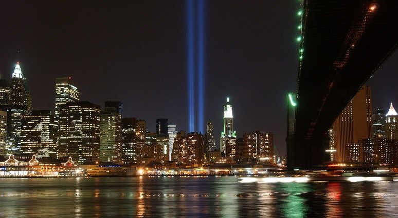 Twin beams of light seen in 2002