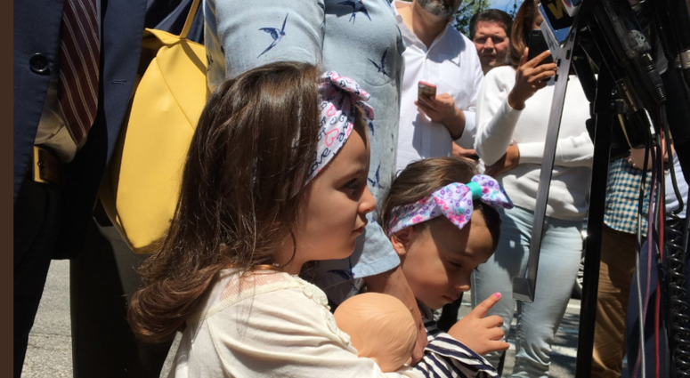 Pablo Villavicencio's wife and daughters