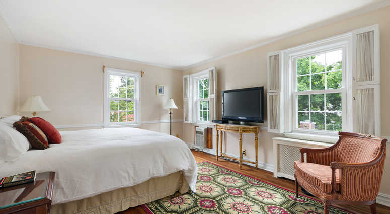 A bedroom. Trump Home Compass