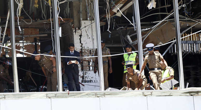 Police and investigators work at a blast scene at Shangri-La hotel in Colombo, Sri Lanka, April 21, 2019. Sri Lanka