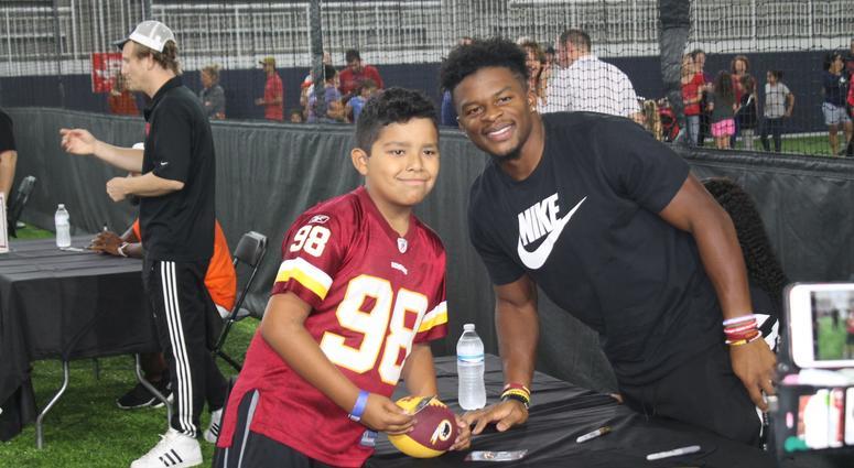 Chris Thompson poses with a young fan at 106.7's 'Fan Fest' Chris_Thompson_Fan_Fest