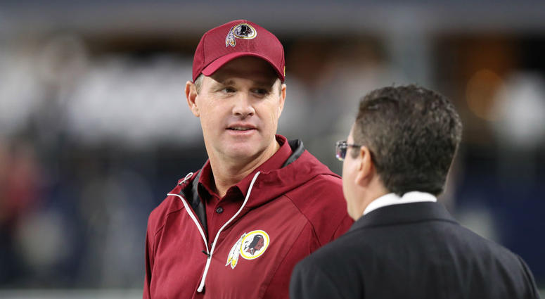 Redskins owner Daniel Snyder speaks with Jay Gruden. Redskins_Jay_Gruden
