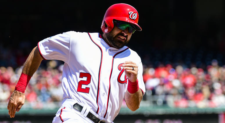 Adam Eaton runs the bases Adam_Eaton