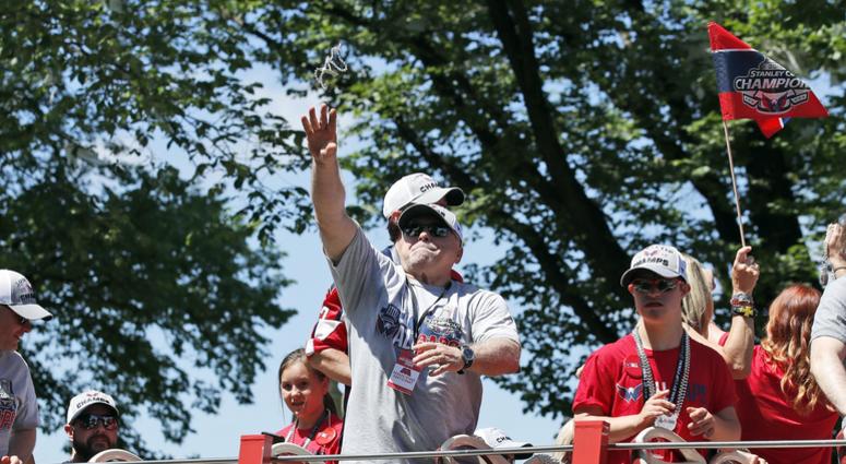 Barry Trotz rides in Stanley Cup championship parade Barry_Trotz_Stanley_Cup