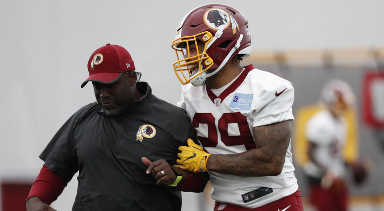 Redskins rookie Derrius Guice jokes with RBs coach Randy Jordan Derrius_Guice_Redskins
