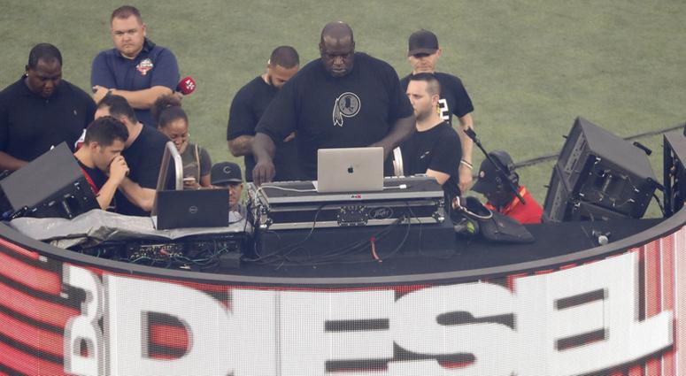 Shaq as DJ Diesel at the 2018 MLB All-Star Game shaq_redskins_mlb_asg
