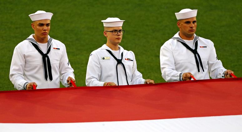 Sailors hold the American flag before the 2018 Home Run Derby miltiary_flag_nats