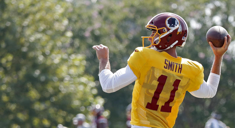 Alex Smith at Redskins training camp. Alex_Smith_Throw