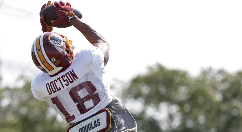Josh Doctson catches a pass at Redskins training camp. Josh_Doctson