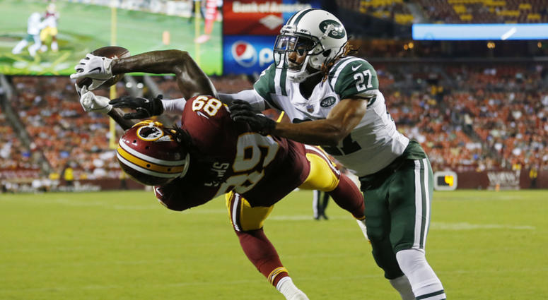 Cam Sims attempts to catch a pass in the preseason against the Jets Cam_Sims_Redskins