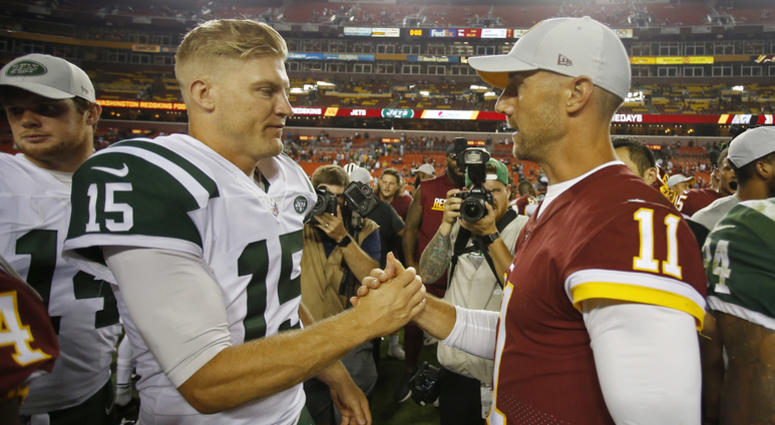 Alex Smith shakes hands with Jets quarterback Josh McCown. Alex_Smith_Josh_McCown