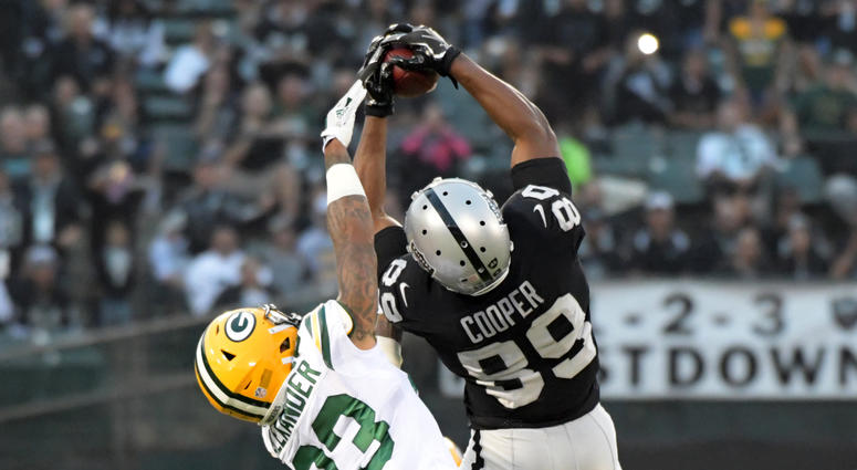 Amari Cooper makes a leaping catch for the Raiders Amari_Cooper_Raiders