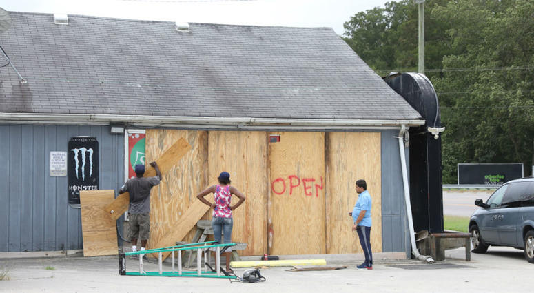 People board up windows in preparation for Hurricane Florence. Hurricane_Florence_Preparation