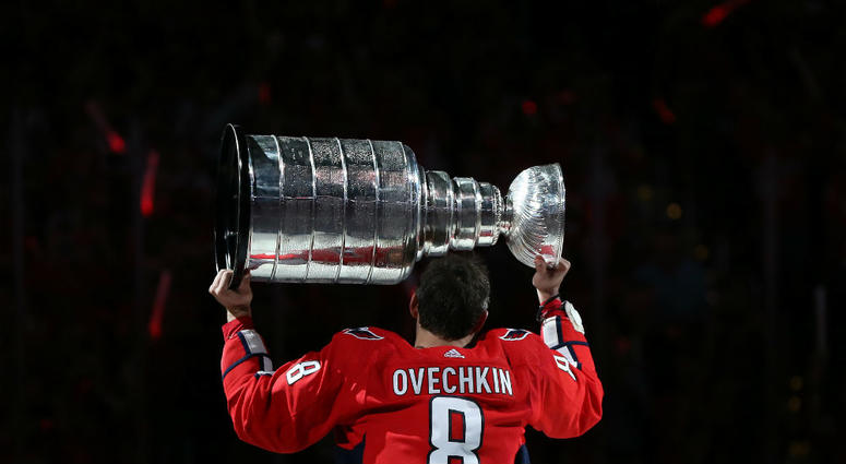 Alex Ovechkin lifts the Stanley Cup. Capitals_Stanley_Cup