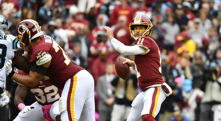 Redskins QB Alex Smith throws a pass. Washington_Alex_Smith