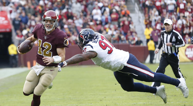 Colt McCoy carries the ball for the Washington Redskins. Colt_McCoy