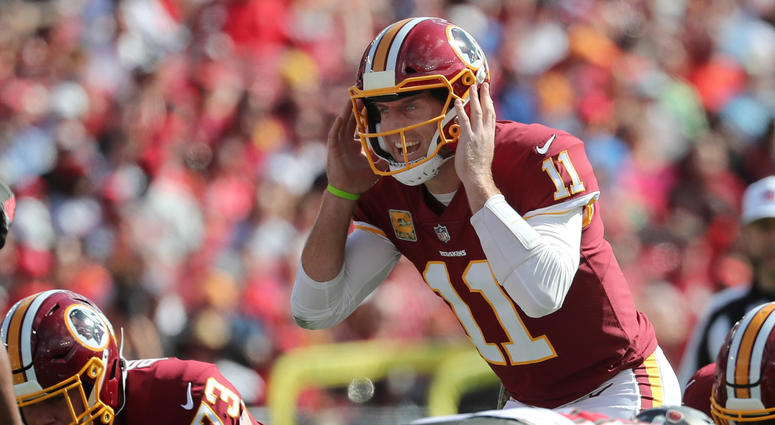 Redskins QB Alex Smith directs the offense at the line Alex_Smith_Redskins