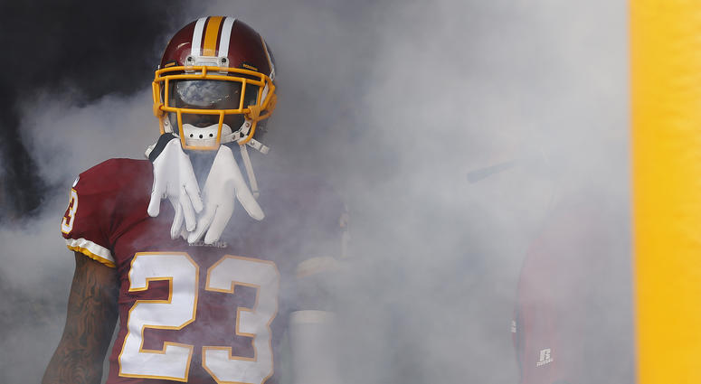 DeAngelo Hall prepares to run onto the field DeAngelo_Hall