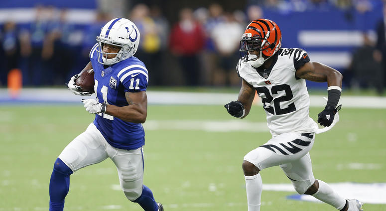 Former Redskins WR Ryan Grant catches a pass for the Colts Ryan_Grant_Colts