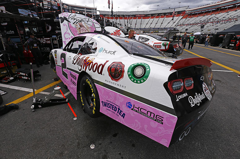Dolly Parton sponsors NASCAR team Dolly_Parton_Dollywood_NASCAR_Racing_Sponsor