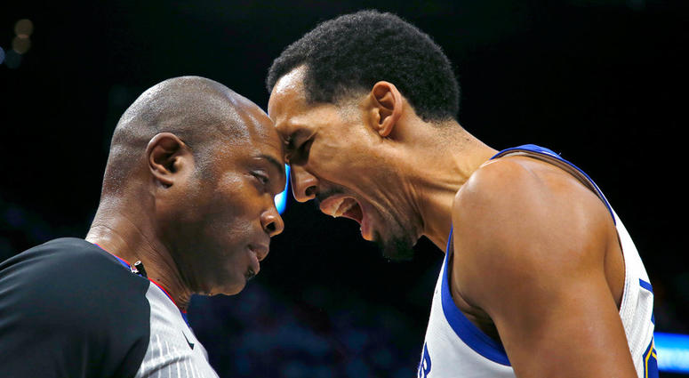 Golden State Warriors guard Shaun Livingston (34) argues a call with referee Courtney Kirkland Golden State Warriors guard Shaun Livingston (34) argues a call with referee Courtney Kirkland