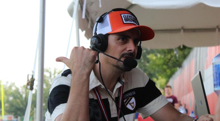 Brad Paisley talks with Bull and Fox at Cleveland Browns Training Camp Brad Paisley at Cleveland Browns Training Camp