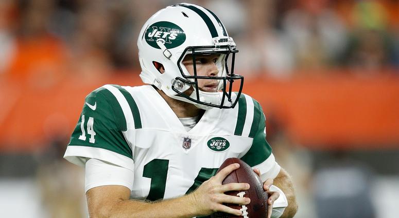 CLEVELAND, OH - SEPTEMBER 20: Sam Darnold #14 of the New York Jets looks to pass during the first quarter against the Cleveland Browns at FirstEnergy Stadium on September 20, 2018 in Cleveland, Ohio. (Photo by Joe Robbins/Getty Images) CLEVELAND, OH - SEPTEMBER 20: Sam Darnold #14 of the New York Jets looks to pass during the first quarter against the Cleveland Browns at FirstEnergy Stadium on September 20, 2018 in Cleveland, Ohio. (Photo by Joe Robbins/Getty Images)