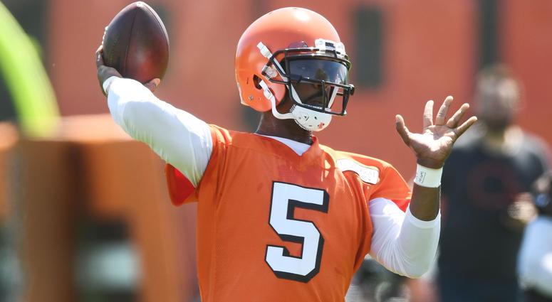Browns quarterback Baker Mayfield (6) watches as quarterback Tyrod Taylor (5) throws a pass during organized team activities at the Cleveland Browns training facility. Browns quarterback Baker Mayfield (6) watches as quarterback Tyrod Taylor (5) throws a pass during organized team activities at the Cleveland Browns training facility.