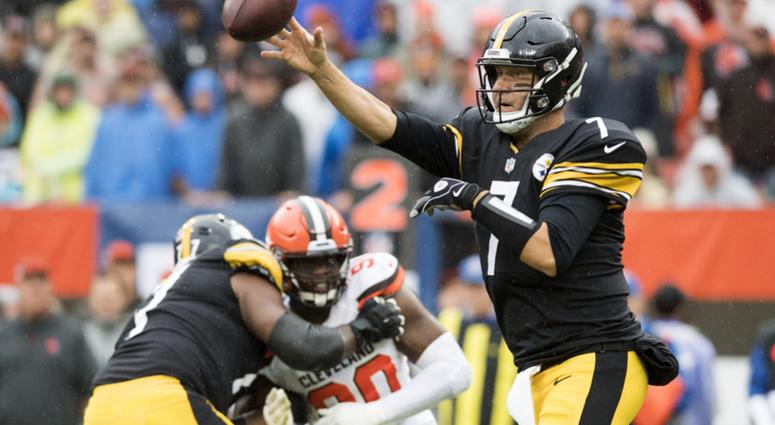 Pittsburgh Steelers quarterback Ben Roethlisberger (7) throws a pass as Cleveland Browns defensive end Emmanuel Ogbah (90) rushes during the first quarter at FirstEnergy Stadium. Pittsburgh Steelers quarterback Ben Roethlisberger (7) throws a pass as Cleveland Browns defensive end Emmanuel Ogbah (90) rushes during the first quarter at FirstEnergy Stadium.