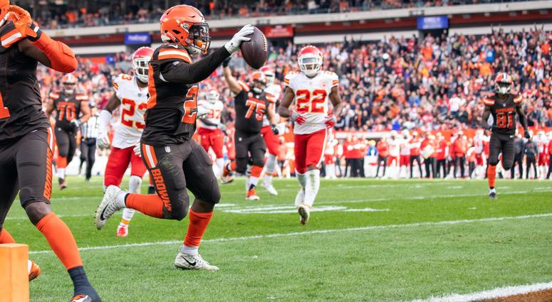 Cleveland Browns running back Duke Johnson (29) runs the ball for a touchdown against the Kansas City Chiefs during the second quarter at FirstEnergy Stadium. Duke Johnson scored touchdown against Kansas City Chiefs for Cleveland Browns