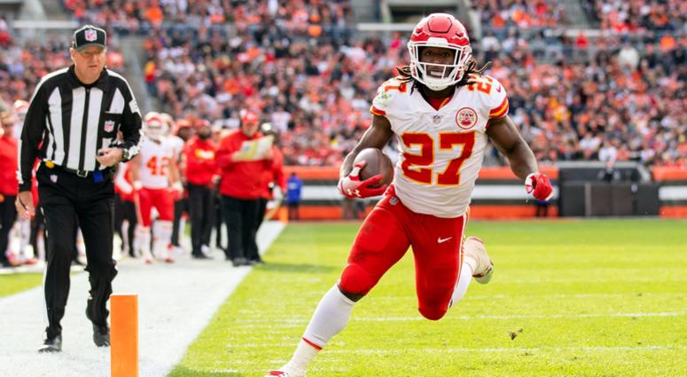 Kansas City Chiefs running back Kareem Hunt (27)