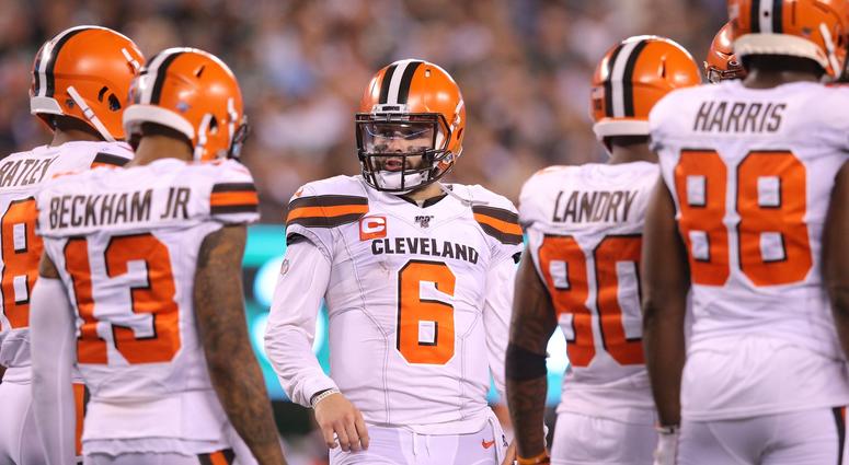 Sep 16, 2019; East Rutherford, NJ, USA; Cleveland Browns quarterback Baker Mayfield (6) in the huddle during the third quarter against the New York Jets at MetLife Stadium.