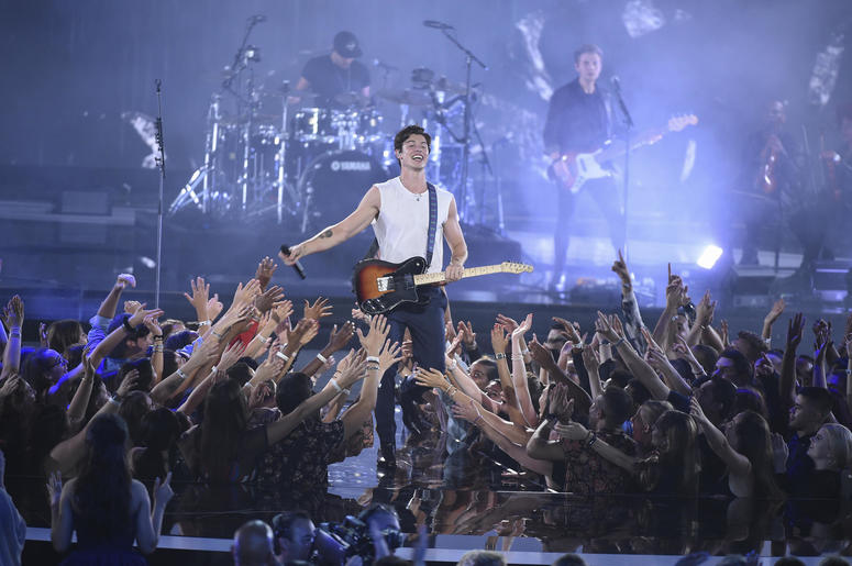 Shawn Mendes performs on the 2018 MTV Video Music Awards Shawn Mendes performs on the 2018 MTV Video Music Awards