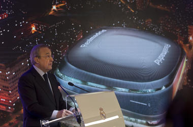 El presidente de Real Madrid, Florentino Pérez, pronuncia un discurso junto a la reacreación del propuesto nuevo diseño del Estadio Santiago Bernabéu durante una presentación el martes, de de abril del 2019, en Madrid. El presidente de Real Madrid, Florentino Pérez, pronuncia un discurso junto a la reacreación del propuesto nuevo diseño del Estadio Santiago Bernabéu durante una presentación el martes, de de abril del 2019, en Madrid.