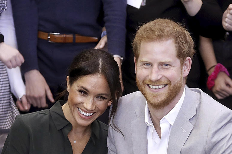 En esta foto del miércoles 3 de octubre del 2018, Meghan, duquesa de Sussex, y el príncipe Enrique de Inglaterra durante una visita oficial al Joff Youth Centre en Peacehaven, Gran Bretaña. El Palacio de Kensington anunció el lunes 15 de octubre del 2018 En esta foto del miércoles 3 de octubre del 2018, Meghan, duquesa de Sussex, y el príncipe Enrique de Inglaterra durante una visita oficial al Joff Youth Centre en Peacehaven, Gran Bretaña. El Palacio de Kensington anunció el lunes 15 de octubre del 2018