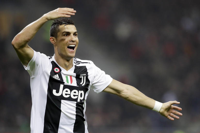 Cristiano Ronaldo de la Juventus festeja tras anotar el segundo gol de su equipo en el duelo de la Serie A ante el Milan el domingo 11 de noviembre de 2018 en Milán. Cristiano Ronaldo de la Juventus festeja tras anotar el segundo gol de su equipo en el duelo de la Serie A ante el Milan el domingo 11 de noviembre de 2018 en Milán.