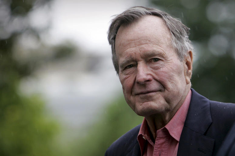 En esta imagen de archivo, tomada el 11 de mayo de 2008, el expresidente de Estados Unidos, George H.W. Bush, a su llegada al South Lawn de la Casa Blanca, en Washington. Bush murió el 30 de noviembre de 2018 a los 94 años. En esta imagen de archivo, tomada el 11 de mayo de 2008, el expresidente de Estados Unidos, George H.W. Bush, a su llegada al South Lawn de la Casa Blanca, en Washington. Bush murió el 30 de noviembre de 2018 a los 94 años.