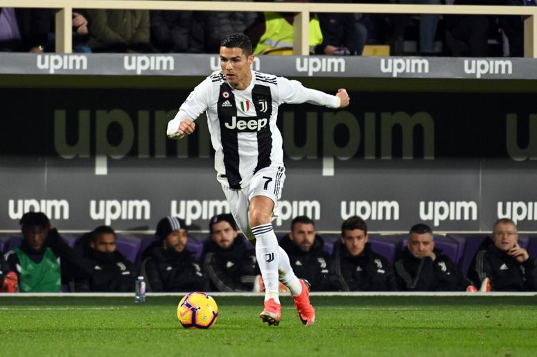 El jugador de la Juventus Cristiano Ronaldo durante un partido de la Serie A italiana contra la Fiorentina, en Florencia, Italia, el domingo 1 de diciembre de 2018. El jugador de la Juventus Cristiano Ronaldo durante un partido de la Serie A italiana contra la Fiorentina, en Florencia, Italia, el domingo 1 de diciembre de 2018.