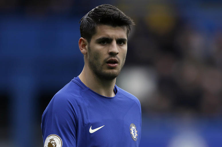 El delantero español Álvaro Morata, del club Chelsea, durante un partido de la Liga Premier ante Tottenham, en el estadio Stamford Bridge de Londres. El delantero español Álvaro Morata, del club Chelsea, durante un partido de la Liga Premier ante Tottenham, en el estadio Stamford Bridge de Londres.