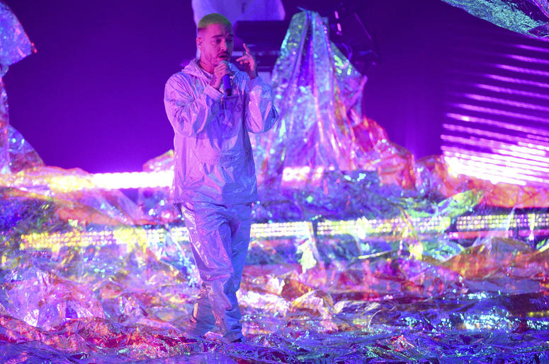 En esta foto del 15 de noviembre del 2018, J Balvin canta en la ceremonia de los Latin Grammy en Las Vegas. Balvin, Ricky Martin y Arturo Sandoval se unirán a Camila Cabello para un "explosivo" número inauguran en la gala de los Grammy el 10 de febrero. En esta foto del 15 de noviembre del 2018, J Balvin canta en la ceremonia de los Latin Grammy en Las Vegas. Balvin, Ricky Martin y Arturo Sandoval se unirán a Camila Cabello para un "explosivo" número inauguran en la gala de los Grammy el 10 de febrero.
