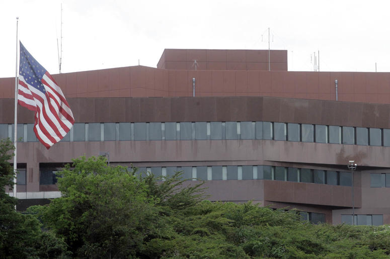 Esta foto de archivo del 12 de septiembre de 2008 muestra la embajada de Estados Unidos en Caracas, Venezuela. Esta foto de archivo del 12 de septiembre de 2008 muestra la embajada de Estados Unidos en Caracas, Venezuela.