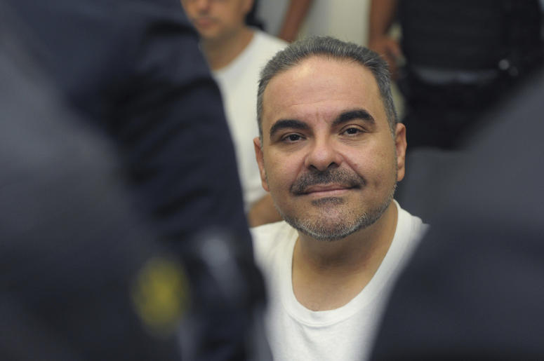 En esta foto de archivo del 8 de agosto de 2018, el expresidente salvadoreño Tony Saca asiste a una audiencia ante un juez en San Salvador, El Salvador. En esta foto de archivo del 8 de agosto de 2018, el expresidente salvadoreño Tony Saca asiste a una audiencia ante un juez en San Salvador, El Salvador.