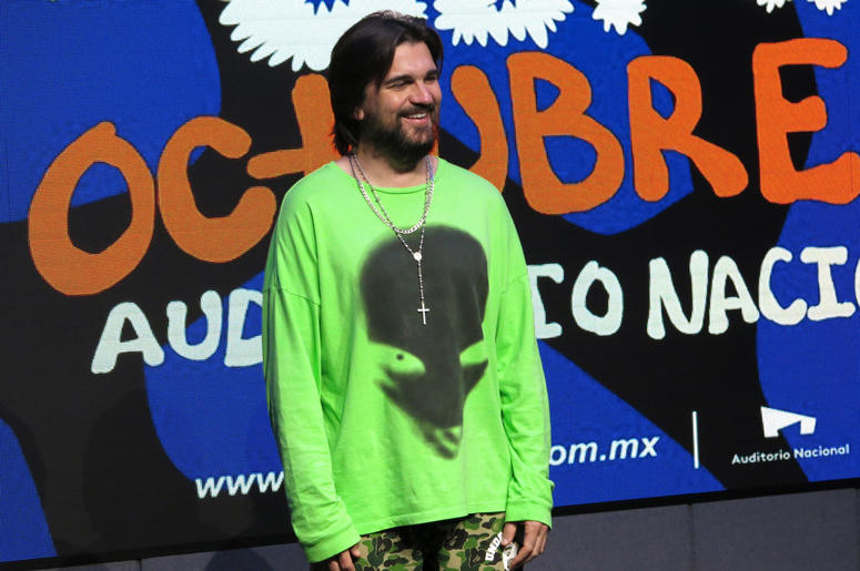 El cantante colombiano Juanes posa durante una conferencia de prensa en la Ciudad de México el lunes 26 de agosto de 2019. Juanes será honrado como Persona del Año de la Academia Latina de la Grabación el 13 de noviembre. El cantante colombiano Juanes posa durante una conferencia de prensa en la Ciudad de México el lunes 26 de agosto de 2019. Juanes será honrado como Persona del Año de la Academia Latina de la Grabación el 13 de noviembre.