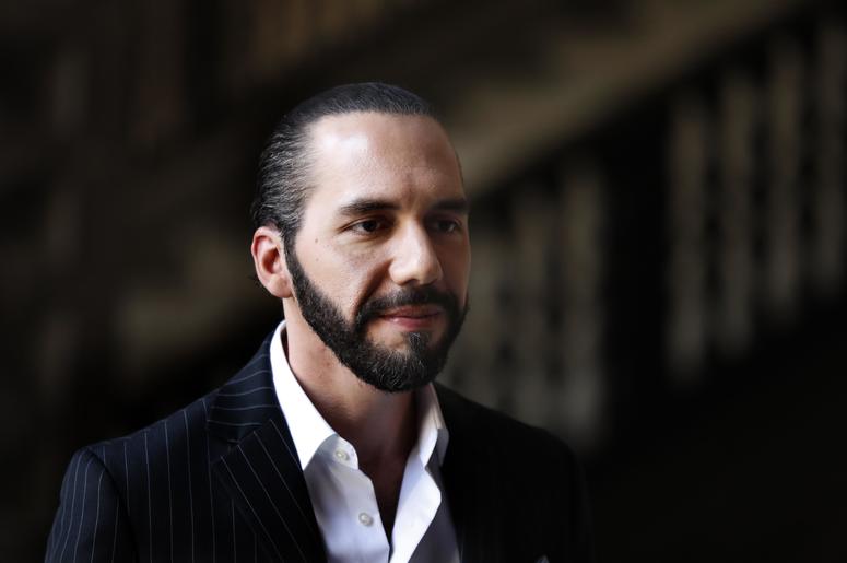En esta foto de archivo del 12 de marzo de 2019, el presidente salvadoreño Nayib Bukele habla con la prensa en el Palacio Nacional de México tras encontrarse con su homólogo mexicano en Ciudad de México. En esta foto de archivo del 12 de marzo de 2019, el presidente salvadoreño Nayib Bukele habla con la prensa en el Palacio Nacional de México tras encontrarse con su homólogo mexicano en Ciudad de México.